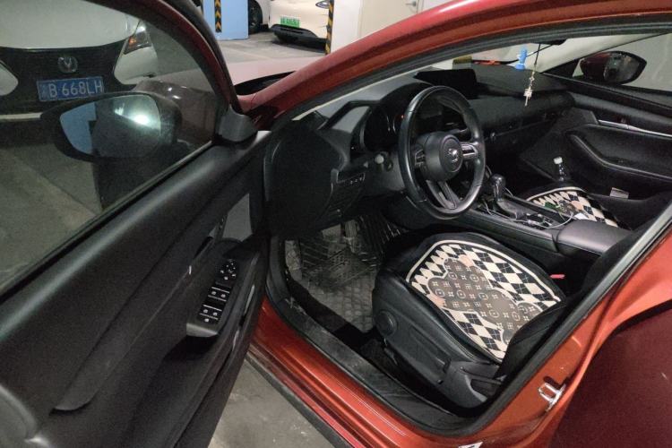 Used Mazda 3 Axela 2019 Cloud-Controlled Version Sedan 1.5L Automatic Luxury Trim China VI Standard Driver Seat