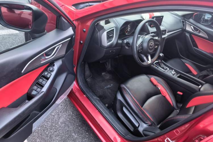 Used Mazda 3 Axela 2019 Cloud-Controlled Sedan 1.5L Automatic Luxury Model China VI Standard Driver Seat