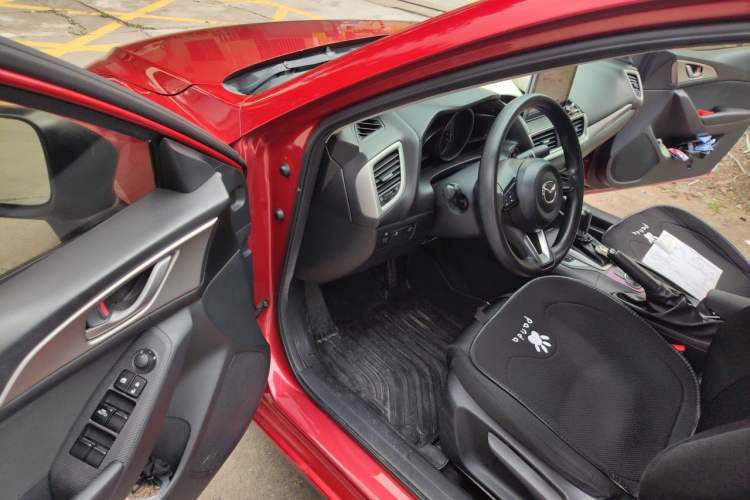 Used Mazda 3 Axela 2019 Cloud-Controlled Version Sedan 1.5L Automatic Comfort Trim China V Standard Driver Seat