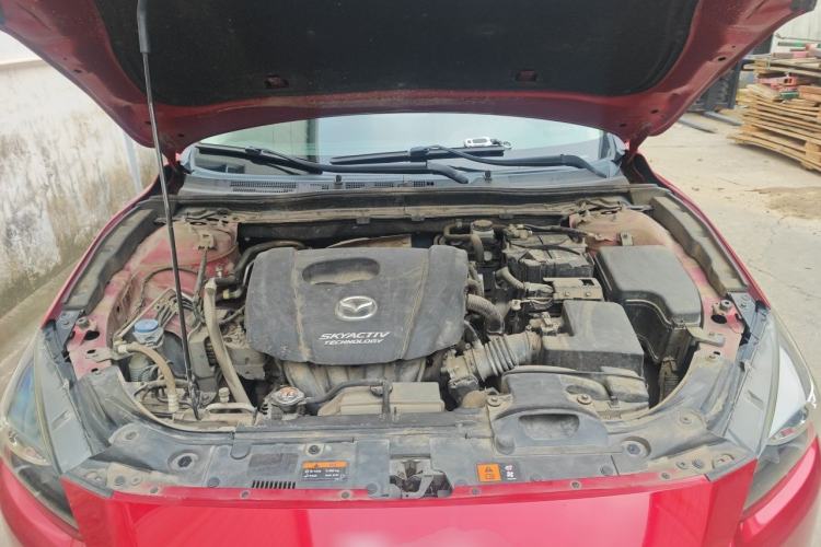 Used Mazda 3 Axela 2019 Cloud-Controlled Version Sedan 1.5L Automatic Comfort Trim China VI Standard Engine Bay