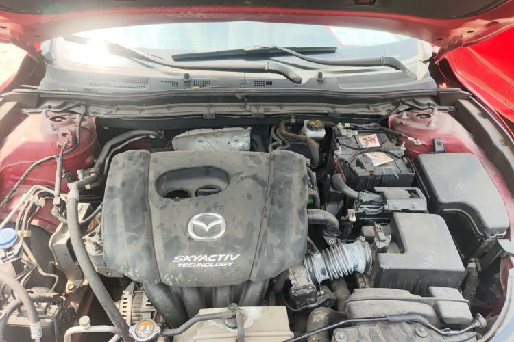 Used Mazda 3 Axela 2019 Cloud-Controlled Sedan 1.5L Automatic Luxury Model China VI Standard Engine Bay