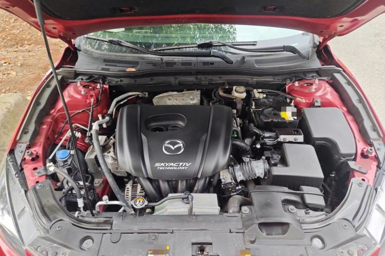 Used Mazda 3 Axela 2019 Cloud-Controlled Edition Hatchback 1.5L Automatic Luxury Model China VI Standard Engine Bay