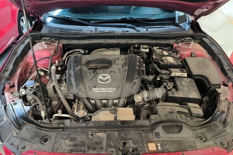 Used Mazda 3 Axela 2019 Cloud-Controlled Edition Hatchback 1.5L Automatic Luxury Model China VI Standard Engine Bay