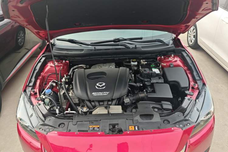 Used Mazda 3 Axela 2019 Cloud-Controlled Version Sedan 1.5L Automatic Comfort Trim China VI Standard Engine Bay