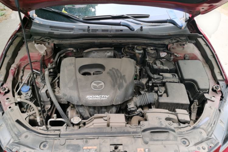 Used Mazda 3 Axela 2019 Cloud-Controlled Version Sedan 1.5L Automatic Comfort Trim China VI Standard Engine Bay