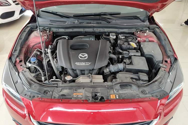 Used Mazda 3 Axela 2019 Cloud-Controlled Sedan 1.5L Automatic Luxury Model China VI Standard Engine Bay