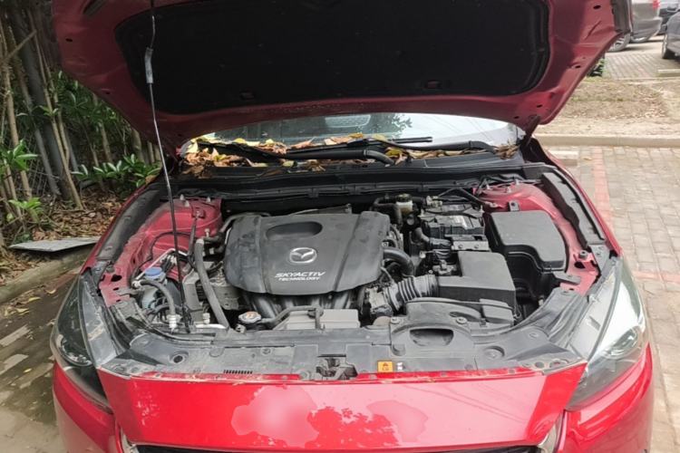 Used Mazda 3 Axela 2019 Cloud-Controlled Version Sedan 1.5L Automatic Comfort Trim China VI Standard Engine Bay