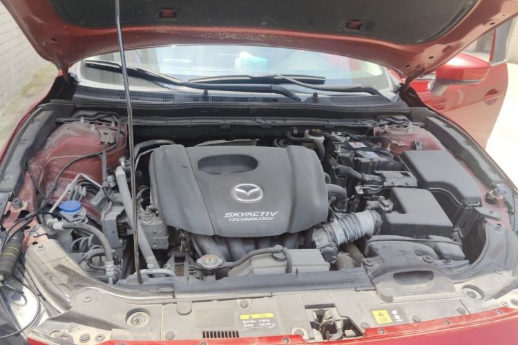 Used Mazda 3 Axela 2019 Cloud-Controlled Sedan 1.5L Automatic Luxury Model China VI Standard Engine Bay