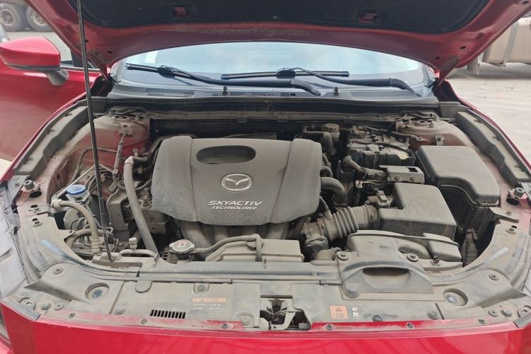 Used Mazda 3 Axela 2019 Cloud-Controlled Version Sedan 1.5L Automatic Comfort Trim China VI Standard Engine Bay