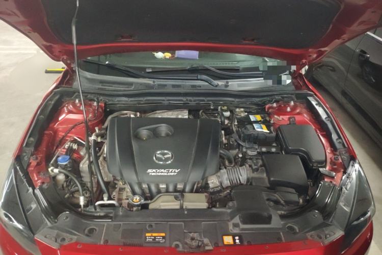 Used Mazda 3 Axela 2019 Cloud-Controlled Version Sedan 2.0L Automatic Luxury Trim China VI Standard Engine Bay