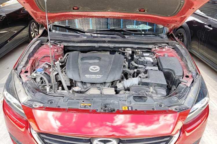 Used Mazda 3 Axela 2019 Cloud-Controlled Version Sedan 1.5L Automatic Comfort Trim China VI Standard Engine Bay