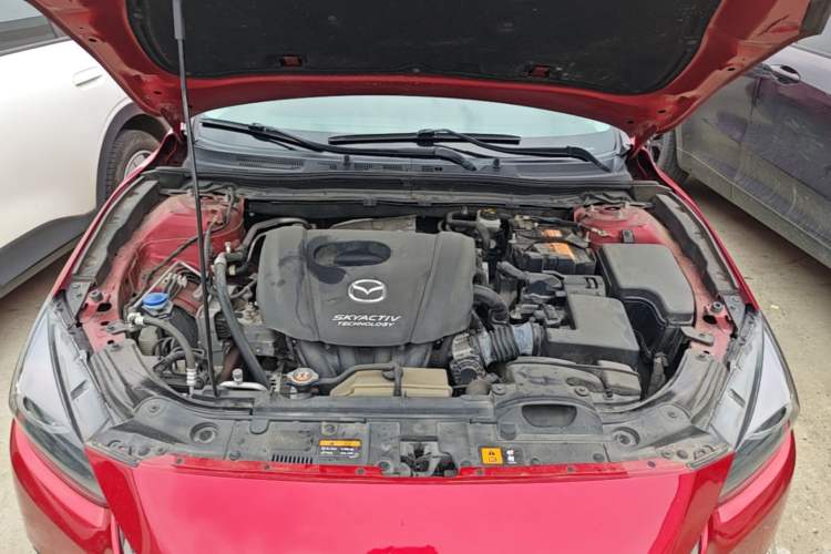 Used Mazda 3 Axela 2019 Cloud-Controlled Version Sedan 1.5L Automatic Luxury Trim China V Standard Engine Bay