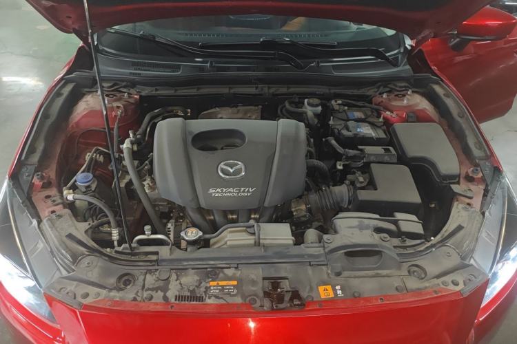Used Mazda 3 Axela 2019 Cloud-Controlled Version Sedan 1.5L Automatic Comfort Trim China VI Standard Engine Bay