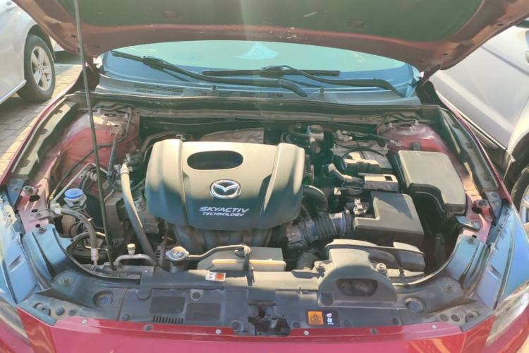 Used Mazda 3 Axela 2019 Cloud-Controlled Edition Hatchback 1.5L Automatic Luxury Model China VI Standard Engine Bay