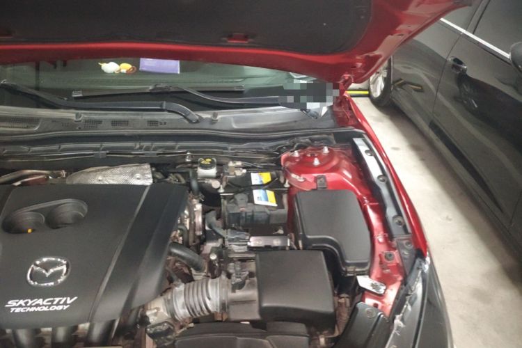 Used Mazda 3 Axela 2019 Cloud-Controlled Version Sedan 2.0L Automatic Luxury Trim China VI Standard Engine Bay Left