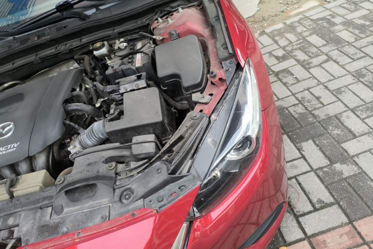 Used Mazda 3 Axela 2019 Cloud-Control Edition Hatchback 1.5L Automatic Comfort Model China VI Standard Engine Bay Left