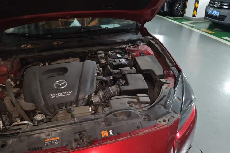Used Mazda 3 Axela 2019 Cloud-Controlled Sedan 1.5L Automatic Luxury Model China VI Standard Engine Bay Left