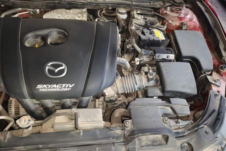 Used Mazda 3 Axela 2019 Cloud-Controlled Version Hatchback 2.0L Automatic Luxury Model China VI Standard Engine Bay Left