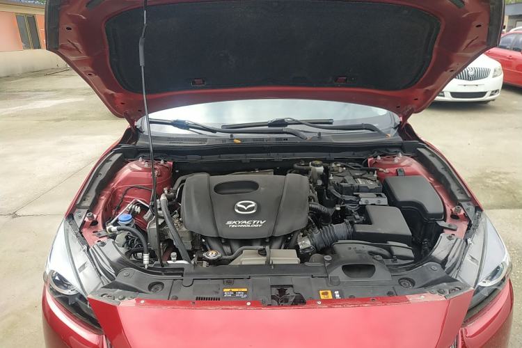 Used Mazda 3 Axela 2019 Cloud-Controlled Version Sedan 1.5L Automatic Comfort Trim China VI Standard Engine Bay