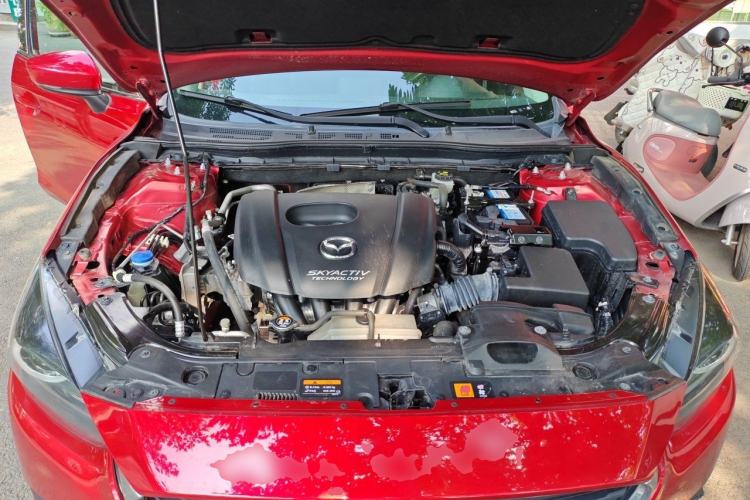 Used Mazda 3 Axela 2019 Cloud-Controlled Sedan 1.5L Automatic Luxury Model China VI Standard Engine Bay
