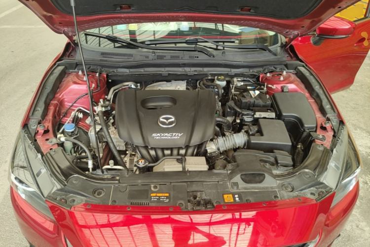 Used Mazda 3 Axela 2019 Cloud-Controlled Sedan 1.5L Automatic Luxury Model China VI Standard Engine Bay