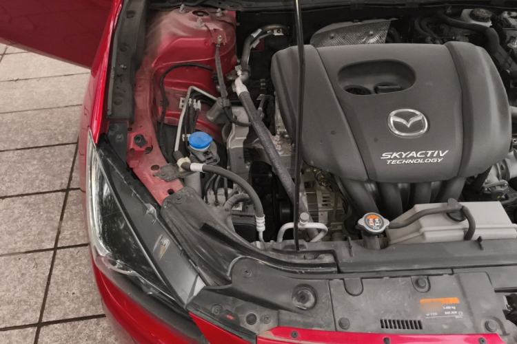 Used Mazda 3 Axela 2019 Cloud-Controlled Version Sedan 1.5L Automatic Comfort Trim China VI Standard Engine Bay Right