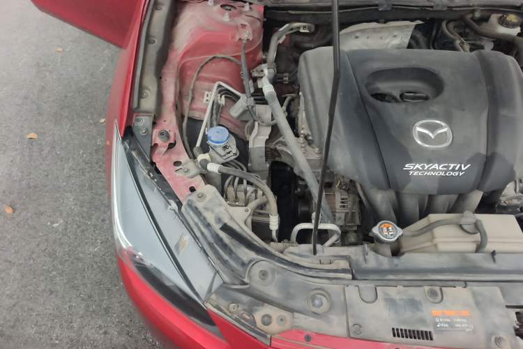 Used Mazda 3 Axela 2019 Cloud-Controlled Version Sedan 1.5L Automatic Comfort Trim China VI Standard Engine Bay Right