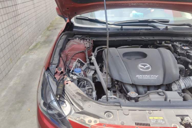 Used Mazda 3 Axela 2019 Cloud-Controlled Sedan 1.5L Automatic Luxury Model China VI Standard Engine Bay Right