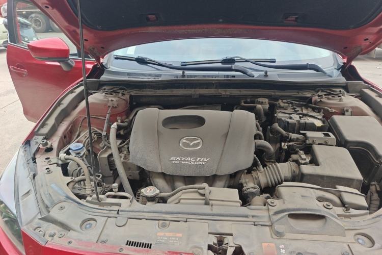 Used Mazda 3 Axela 2019 Cloud-Controlled Version Sedan 1.5L Automatic Comfort Trim China VI Standard Engine Bay Right