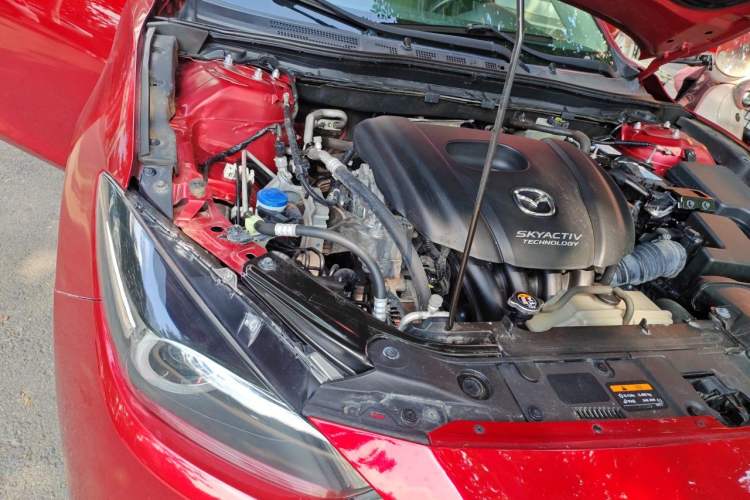 Used Mazda 3 Axela 2019 Cloud-Controlled Sedan 1.5L Automatic Luxury Model China VI Standard Engine Bay Right