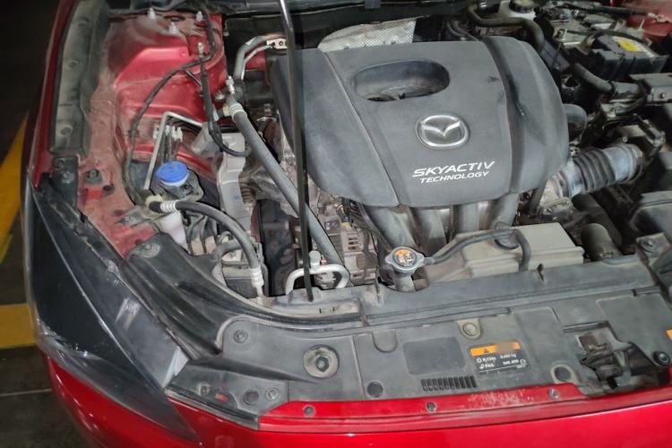 Used Mazda 3 Axela 2019 Cloud-Controlled Sedan 1.5L Automatic Luxury Model China VI Standard Engine Bay Right