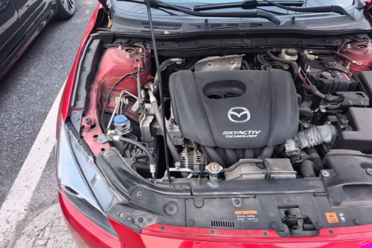 Used Mazda 3 Axela 2019 Cloud-Controlled Sedan 1.5L Automatic Luxury Model China VI Standard Engine Bay Right