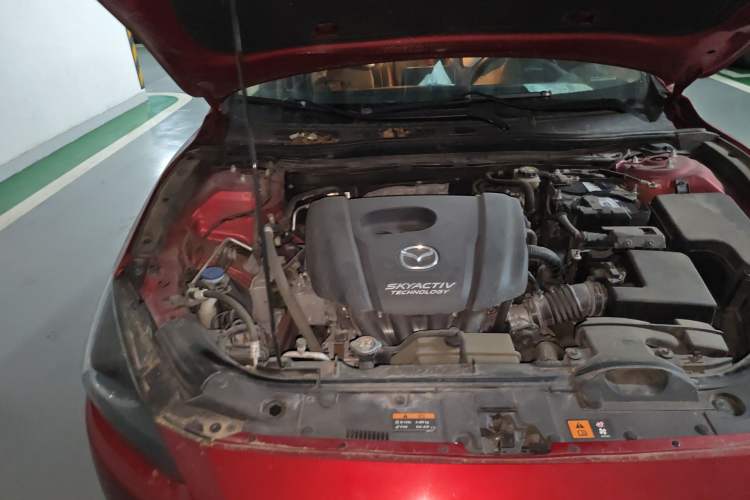 Used Mazda 3 Axela 2019 Cloud-Controlled Sedan 1.5L Automatic Luxury Model China VI Standard Engine Bay Right