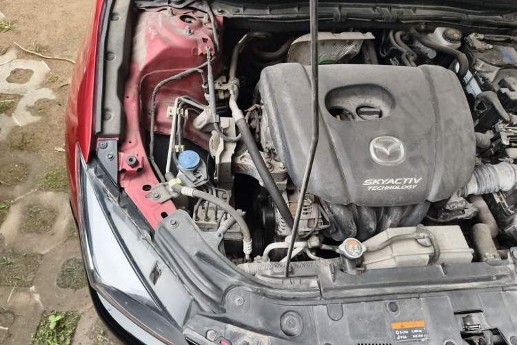 Used Mazda 3 Axela 2019 Cloud-Controlled Sedan 1.5L Automatic Luxury Model China VI Standard Engine Bay Right