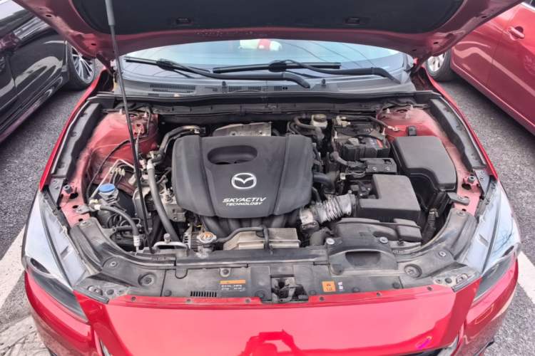 Used Mazda 3 Axela 2019 Cloud-Controlled Sedan 1.5L Automatic Luxury Model China VI Standard Engine Bay