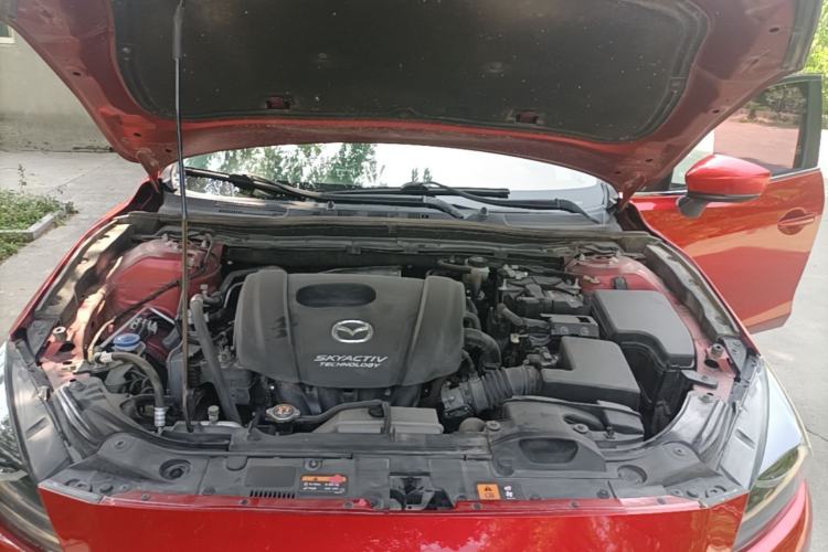 Used Mazda 3 Axela 2019 Cloud-Controlled Sedan 1.5L Automatic Luxury Model China VI Standard Engine Bay