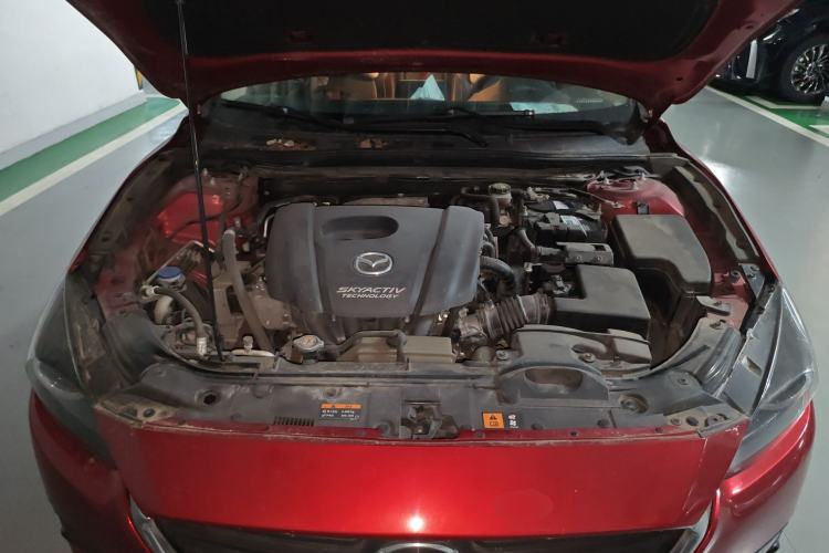 Used Mazda 3 Axela 2019 Cloud-Controlled Sedan 1.5L Automatic Luxury Model China VI Standard Engine Bay