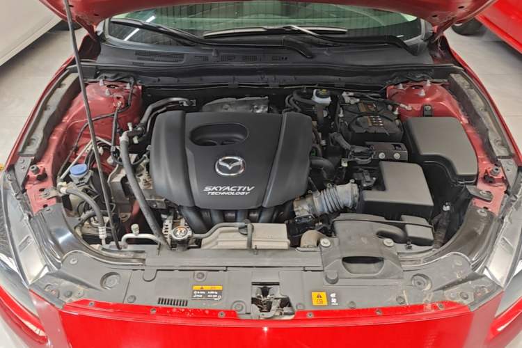 Used Mazda 3 Axela 2019 Cloud-Controlled Sedan 1.5L Automatic Luxury Model China VI Standard Engine Bay