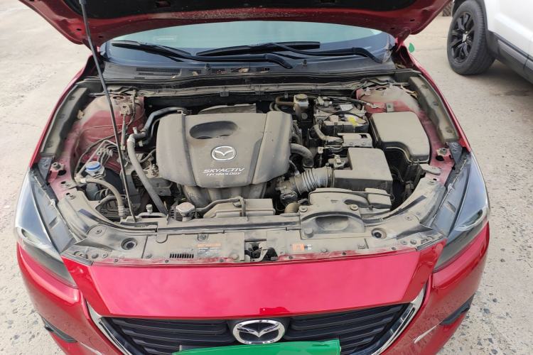 Used Mazda 3 Axela 2019 Cloud-Controlled Sedan 1.5L Automatic Luxury Model China VI Standard Engine Bay