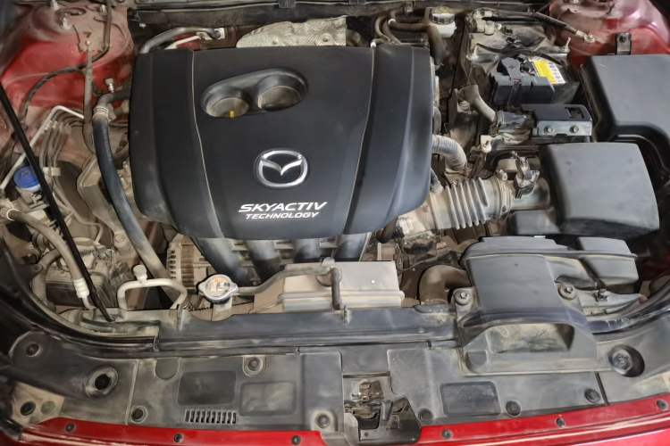 Used Mazda 3 Axela 2019 Cloud-Controlled Version Hatchback 2.0L Automatic Luxury Model China VI Standard Engine Bay