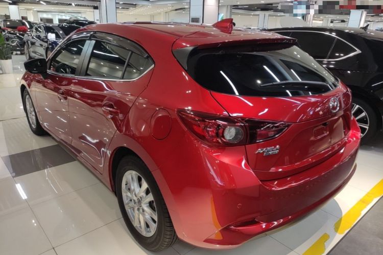 Used Mazda 3 Axela 2019 Cloud-Control Edition Hatchback 1.5L Automatic Comfort Model China VI Standard Exterior 2