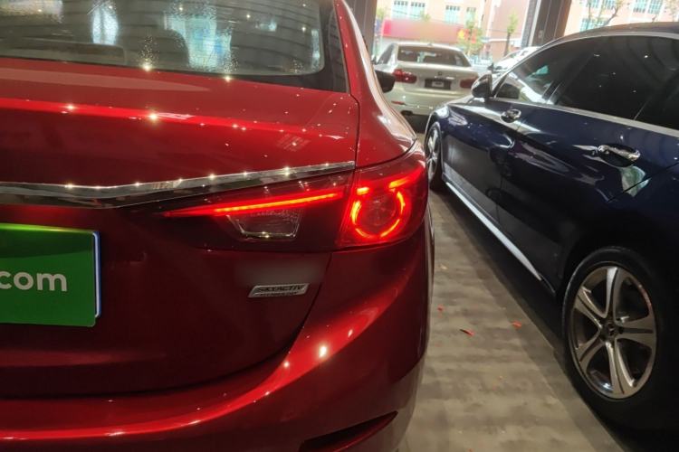 Used Mazda 3 Axela 2019 Cloud-Controlled Sedan 1.5L Automatic Luxury Model China VI Standard Exterior 3