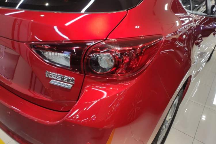 Used Mazda 3 Axela 2019 Cloud-Control Edition Hatchback 1.5L Automatic Comfort Model China VI Standard Exterior 3