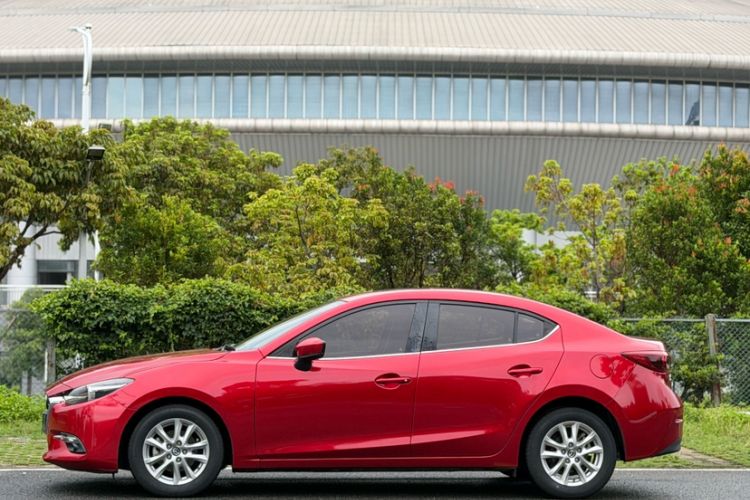 Used Mazda 3 Axela 2019 Cloud-Controlled Sedan 1.5L Automatic Luxury Model China VI Standard Exterior 4