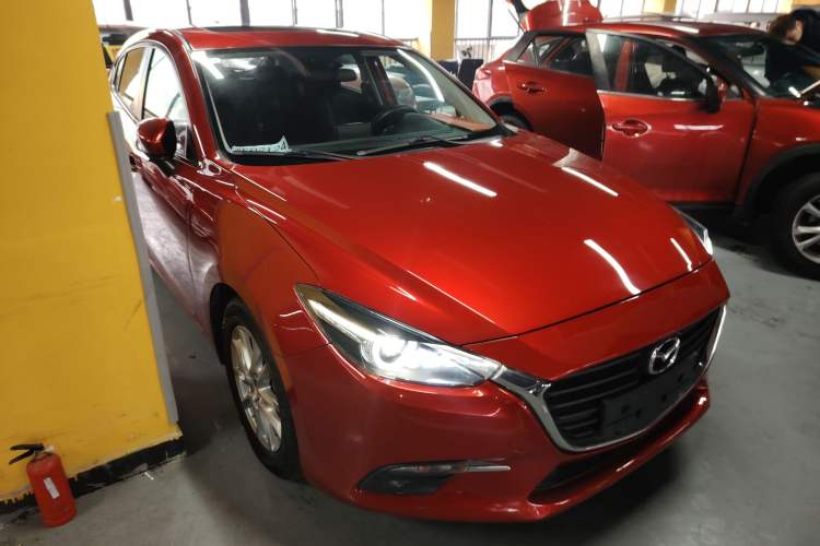 Used Mazda 3 Axela 2019 Cloud-Controlled Edition Hatchback 1.5L Automatic Luxury Model China VI Standard Front Right 45 Deg