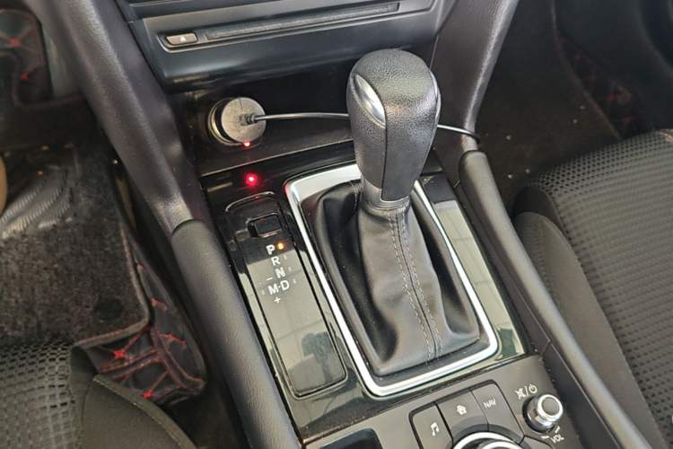 Used Mazda 3 Axela 2019 Cloud-Controlled Sedan 1.5L Automatic Luxury Model China VI Standard Gear Lever