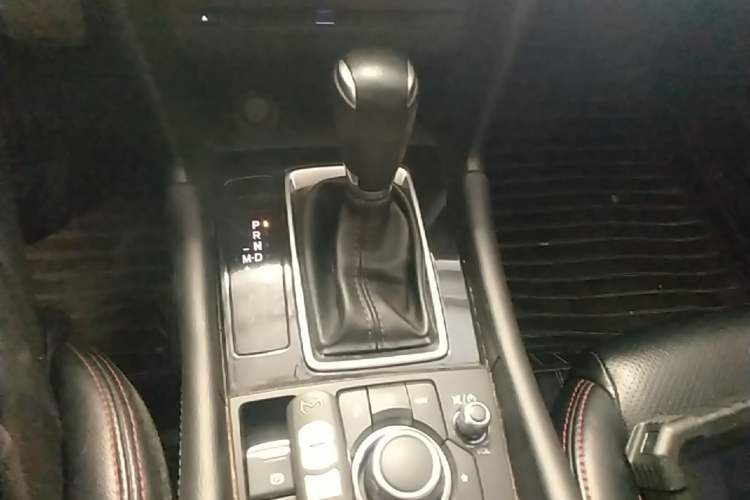 Used Mazda 3 Axela 2019 Cloud-Controlled Sedan 1.5L Automatic Luxury Model China VI Standard Gear Lever