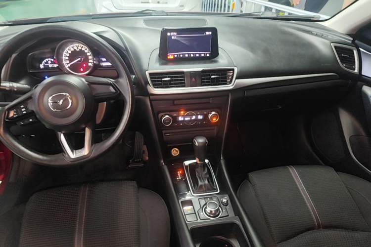 Used Mazda 3 Axela 2019 Cloud-Controlled Sedan 1.5L Automatic Luxury Model China VI Standard Gear Lever