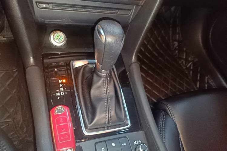 Used Mazda 3 Axela 2019 Cloud-Controlled Sedan 1.5L Automatic Luxury Model China VI Standard Gear Lever
