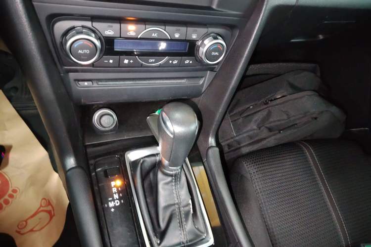 Used Mazda 3 Axela 2019 Cloud-Controlled Edition Hatchback 1.5L Automatic Luxury Model China VI Standard Gear Lever